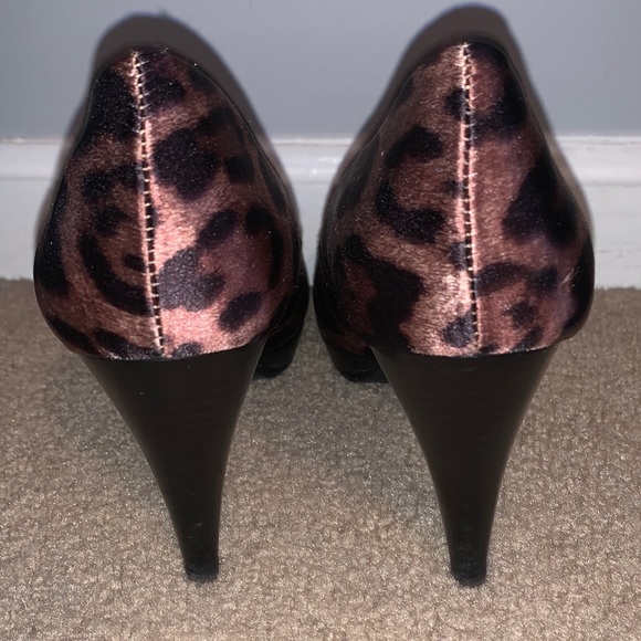 Style & Co leopard print heels - Picture 3 of 3